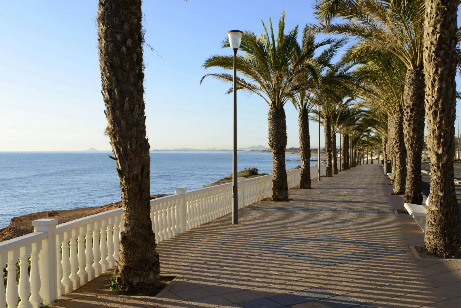 TORRE-DE-LA-HORADADA-004 Zonas típicas del pilar de la horadada